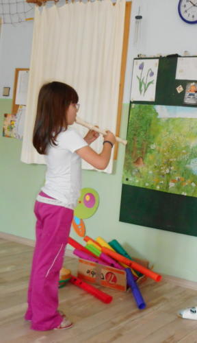 závěrečná vystoupení zájmových aktivit: NJ - Od malička a Hrajeme si s flétničkou